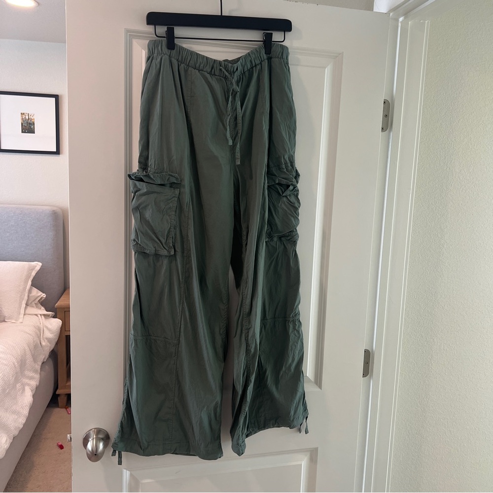 Lululemon Lightweight Adjustable Mid Rise Cargo Pants
